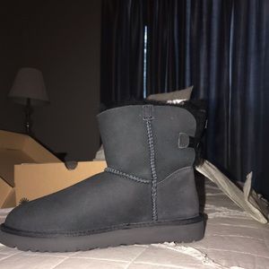 BRAND NEW WITH BOX UGG MINI BAILEY BOW BLACK.